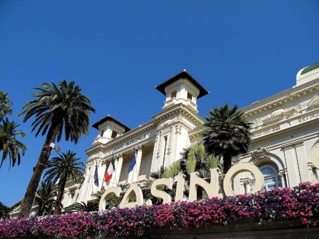 Casa Rosa Lucia Centrale Con Parcheggio Санремо Экстерьер фото