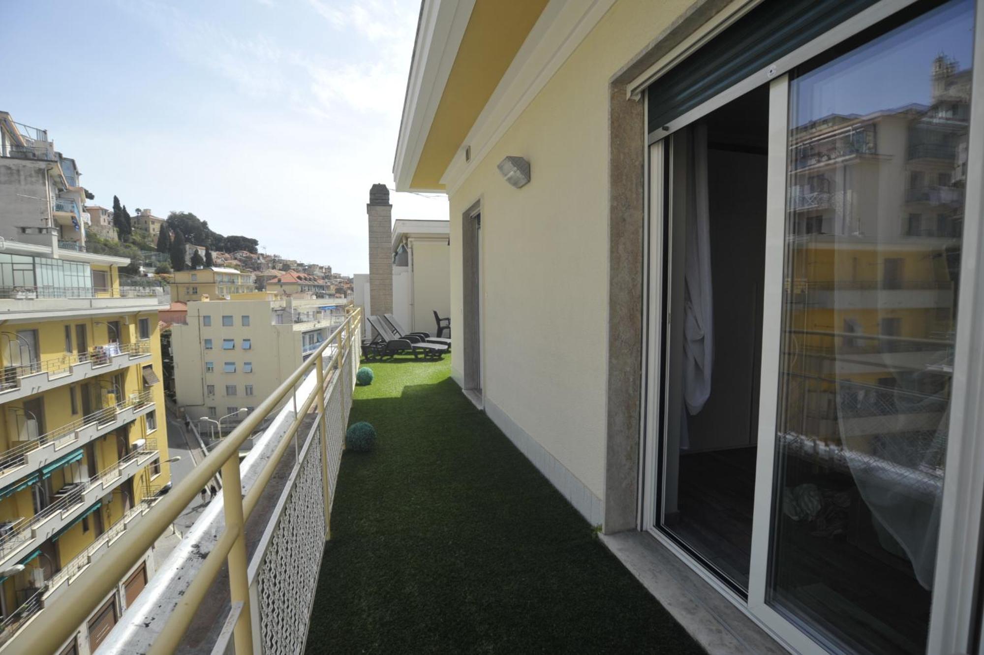 Casa Rosa Lucia Centrale Con Parcheggio Санремо Экстерьер фото